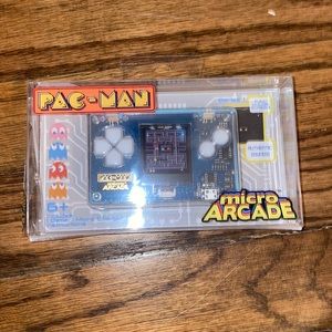 ! Pac-Man video game, micro arcade.